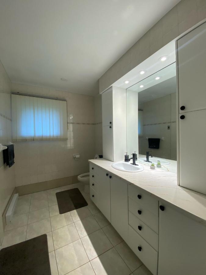 Private Room Lakeview House- Westmount Μόνκτον Εξωτερικό φωτογραφία