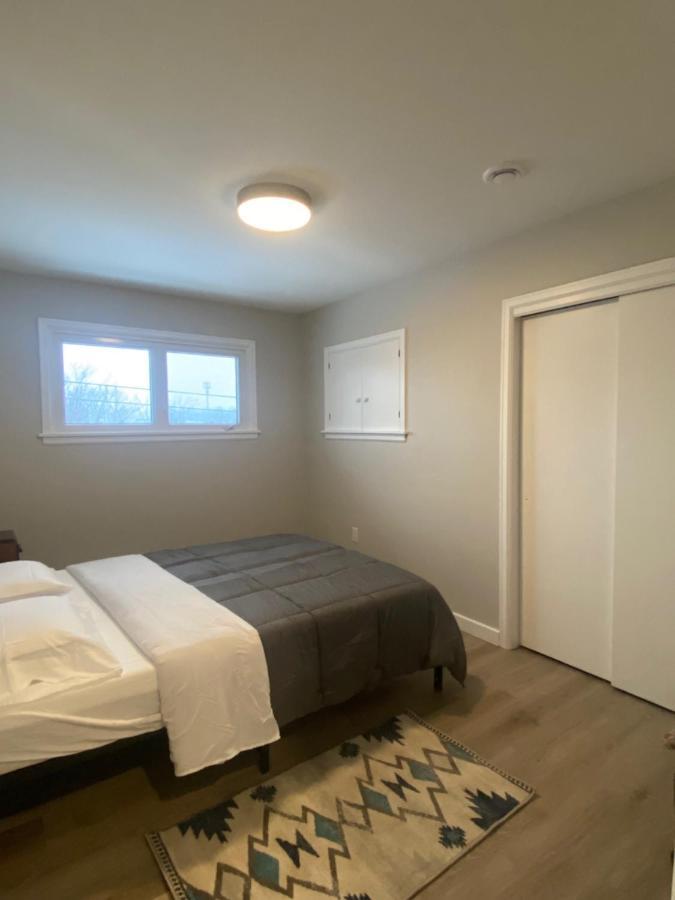 Private Room Lakeview House- Westmount Μόνκτον Εξωτερικό φωτογραφία